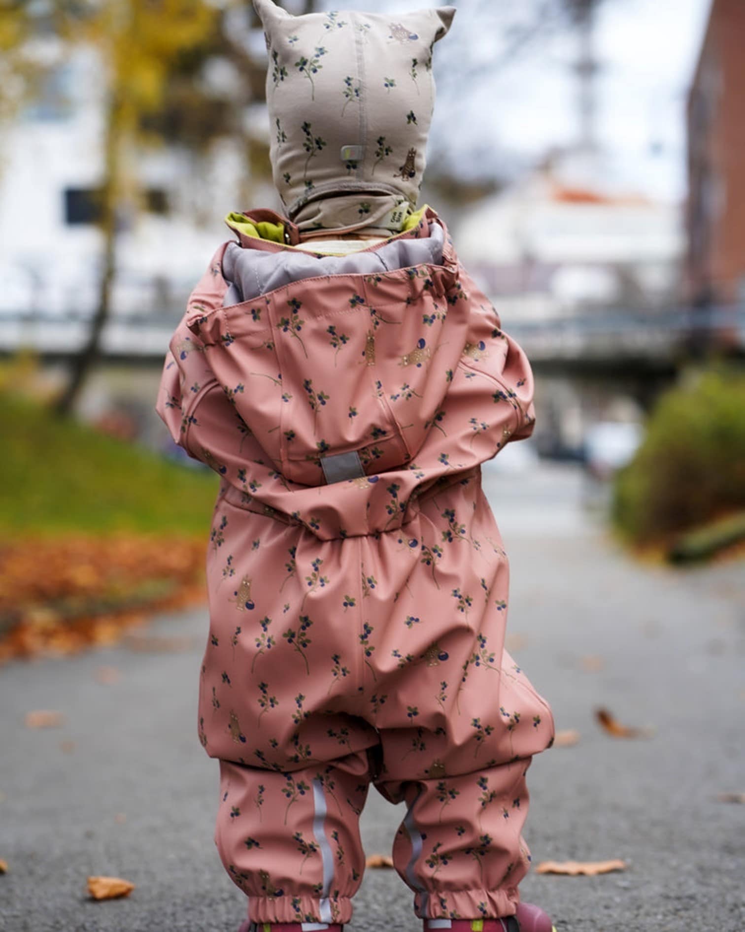 Kattnakken Babyregndress Dugg<br>En stor favoritt hos både barn, foreldre og barnehager!