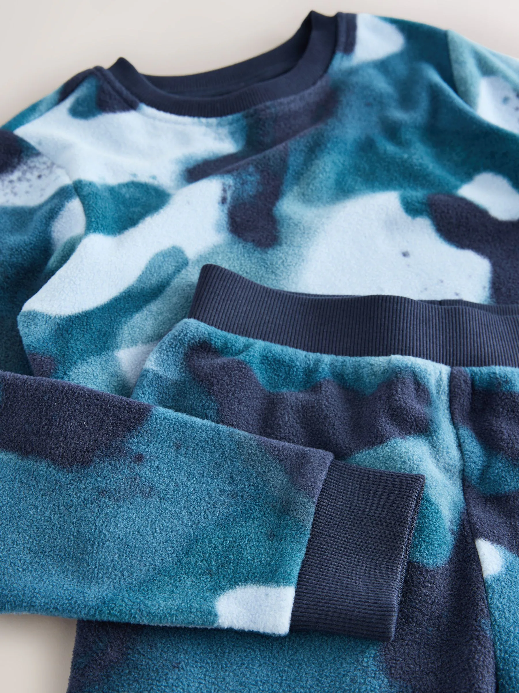Blauwe camouflage spray - Enkele behaaglijke fleece pyjama (3 - 16 jr)