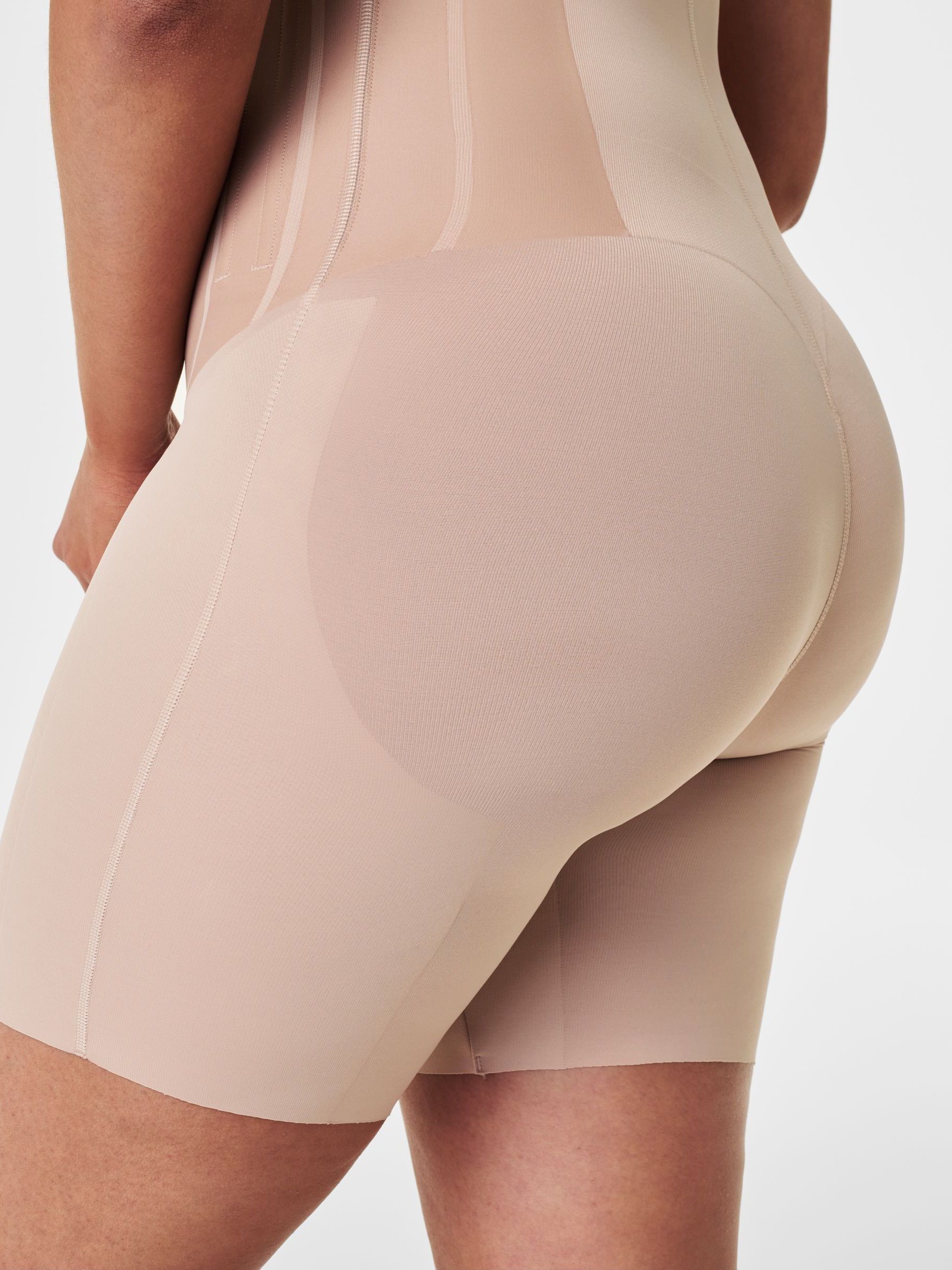 Licht beige - SPANX SPANXsupersculpt™ TotalContour Open-Bust Mid-Thigh Bodysuit