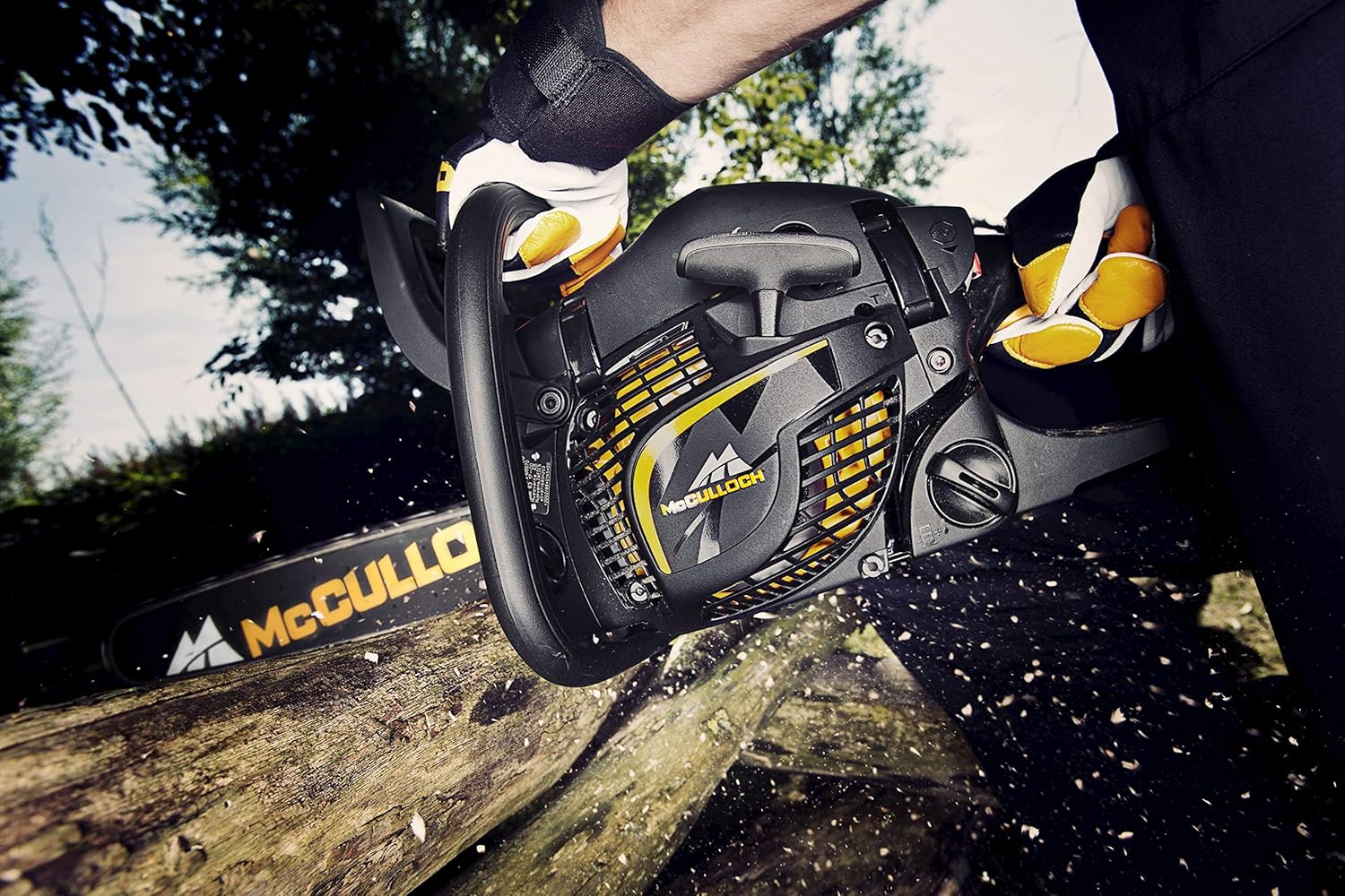 McCulloch Benzin-Kettensäge CS 450 Elite: Motorsäge mit 2000 W Motorleistung, 45 cm Schwertlänge, doppelte Kettenbremse, Start-Stopp-Schalter (Art.-Nr. 00096-66.317.18)