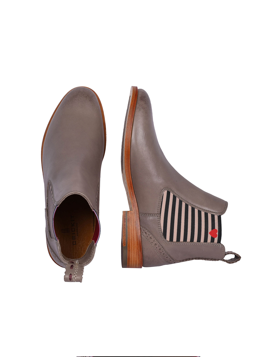 CHELSEA BOOT SUVI MIT STREIFEN UND HERZC