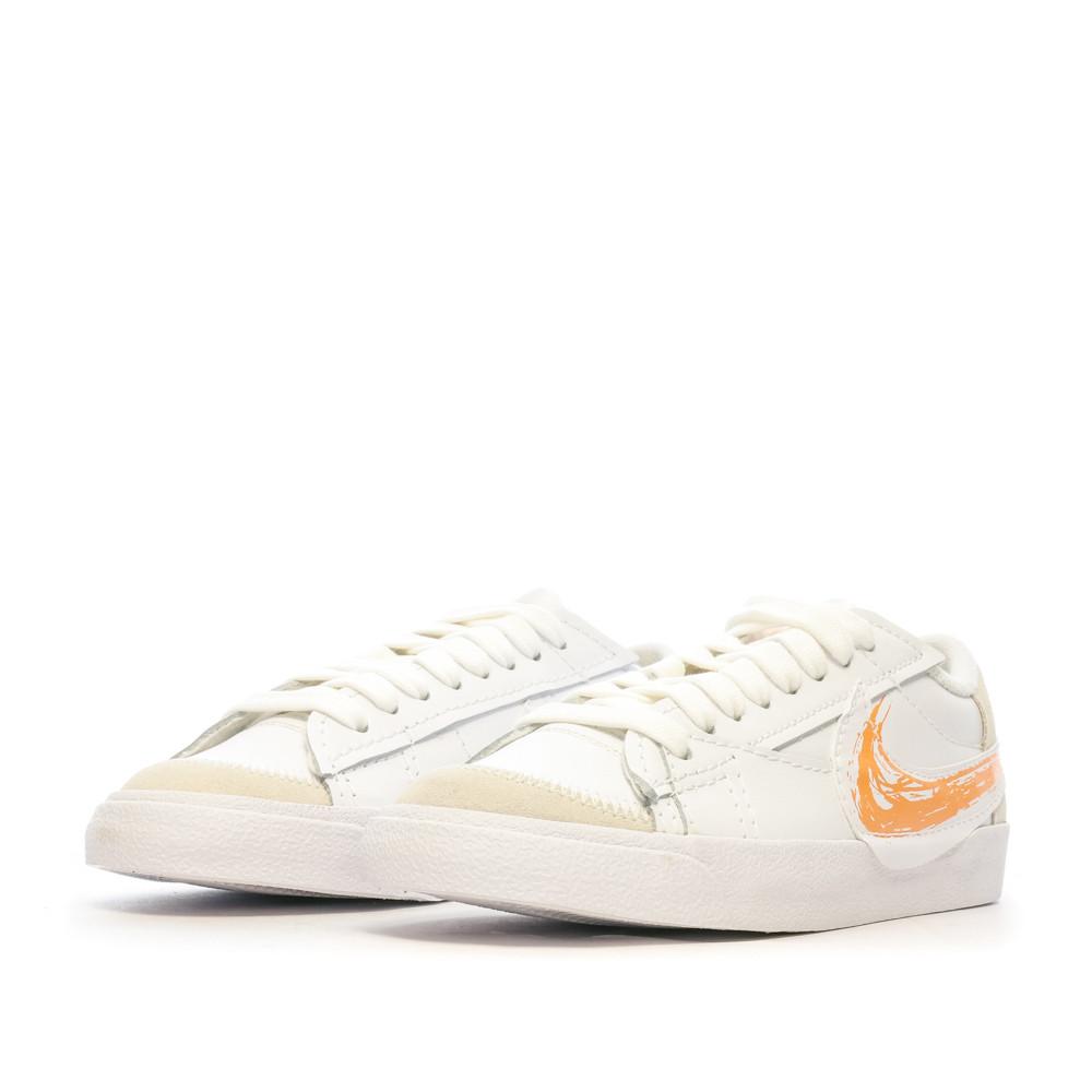 Nike Baskets Blanches/Orange Mixte Nike Blazer Low 77 Jumbo