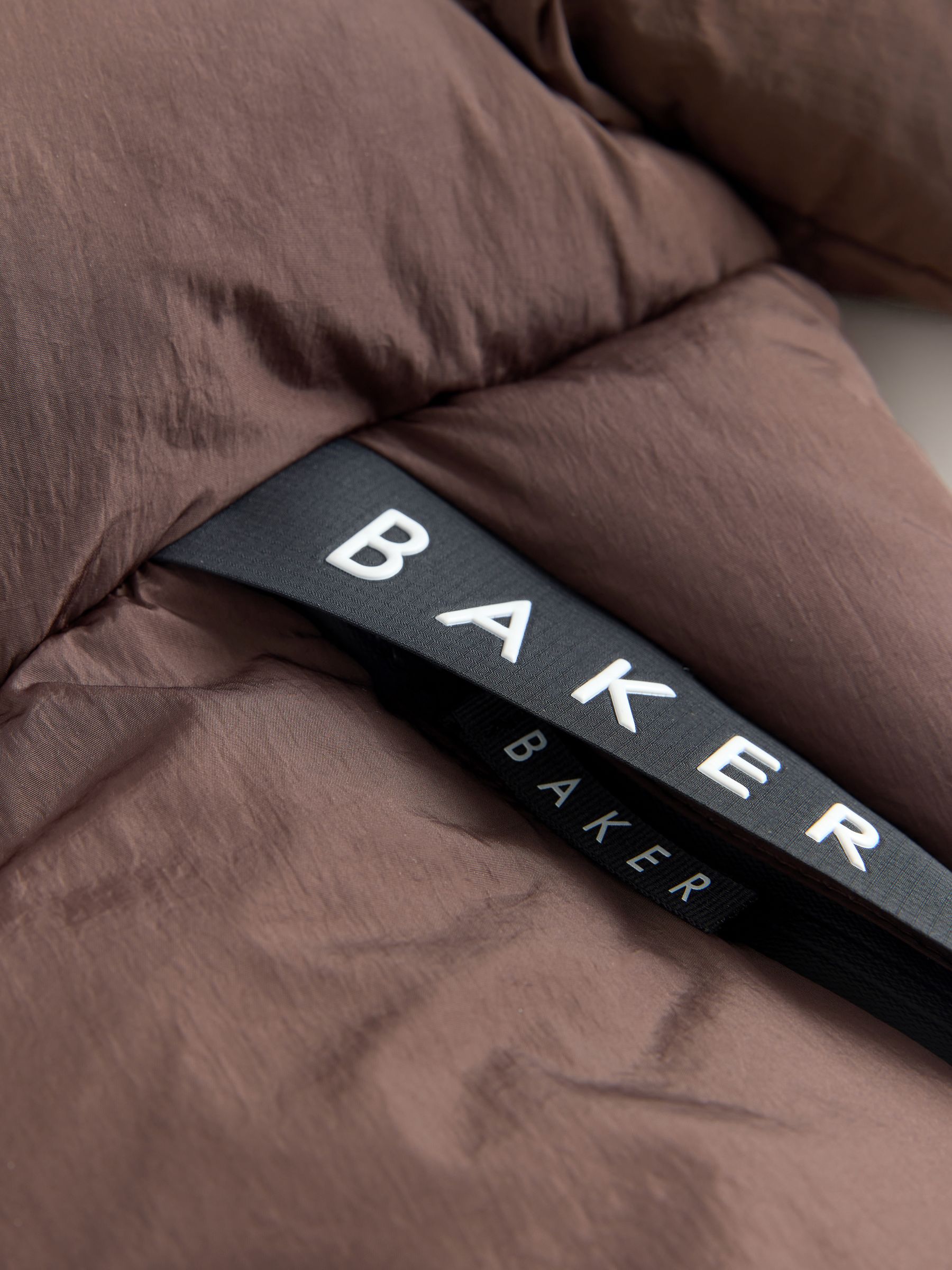Baker by Ted Baker Baker by Ted Baker regenbestendige gewatteerde jas met kleurblokken in bruin/zwart