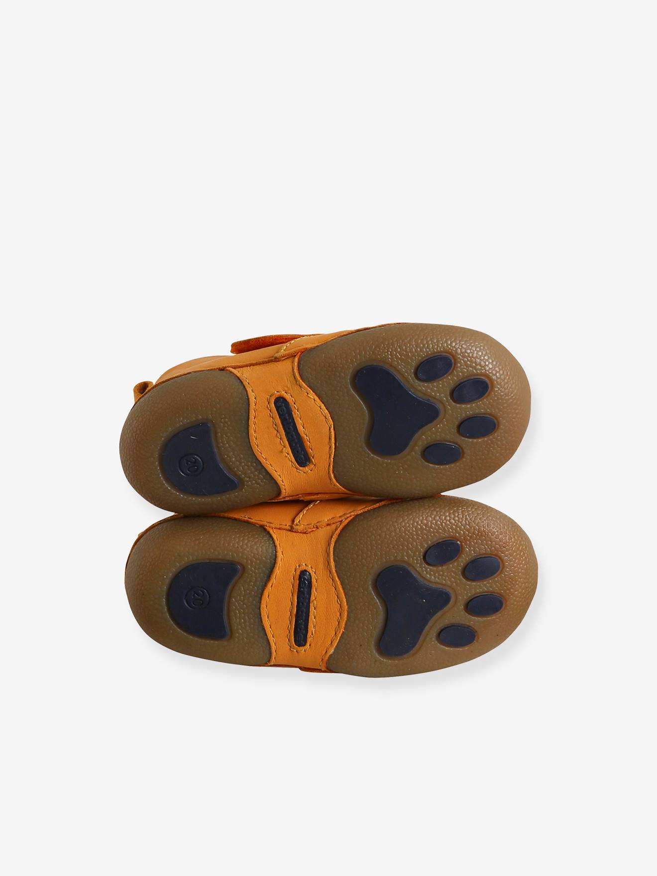 Pantufas amarelas para bebê, feitas de couro flexível com fecho de velcro.