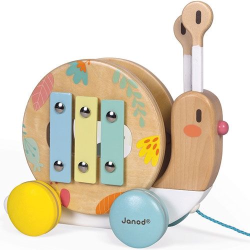 Janod trekfiguur en muziekinstrument slak