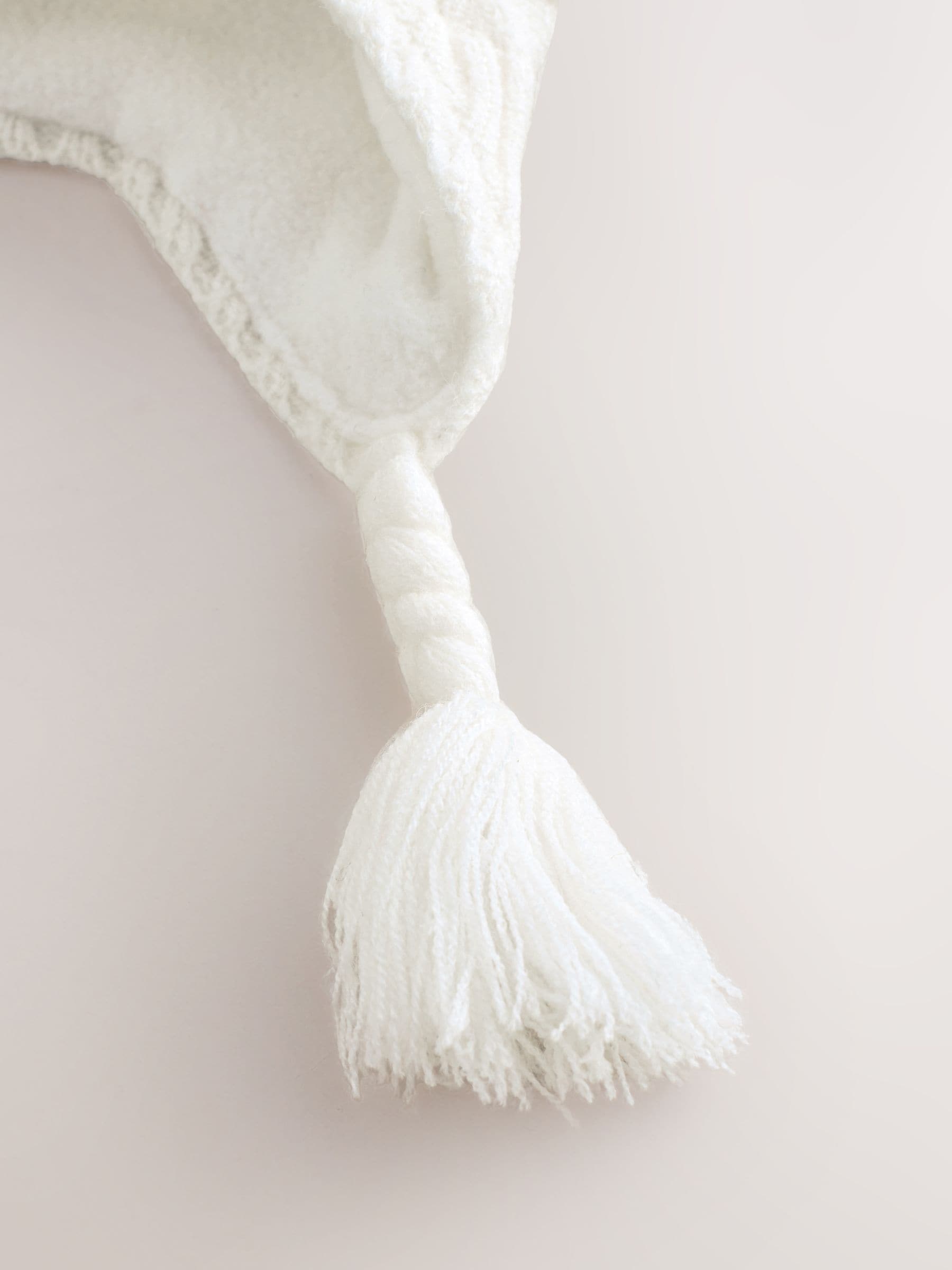 Wit gebreid - Baby Pointelle Pilotenmuts met Dubbele Pompon (0mnd-2jr)