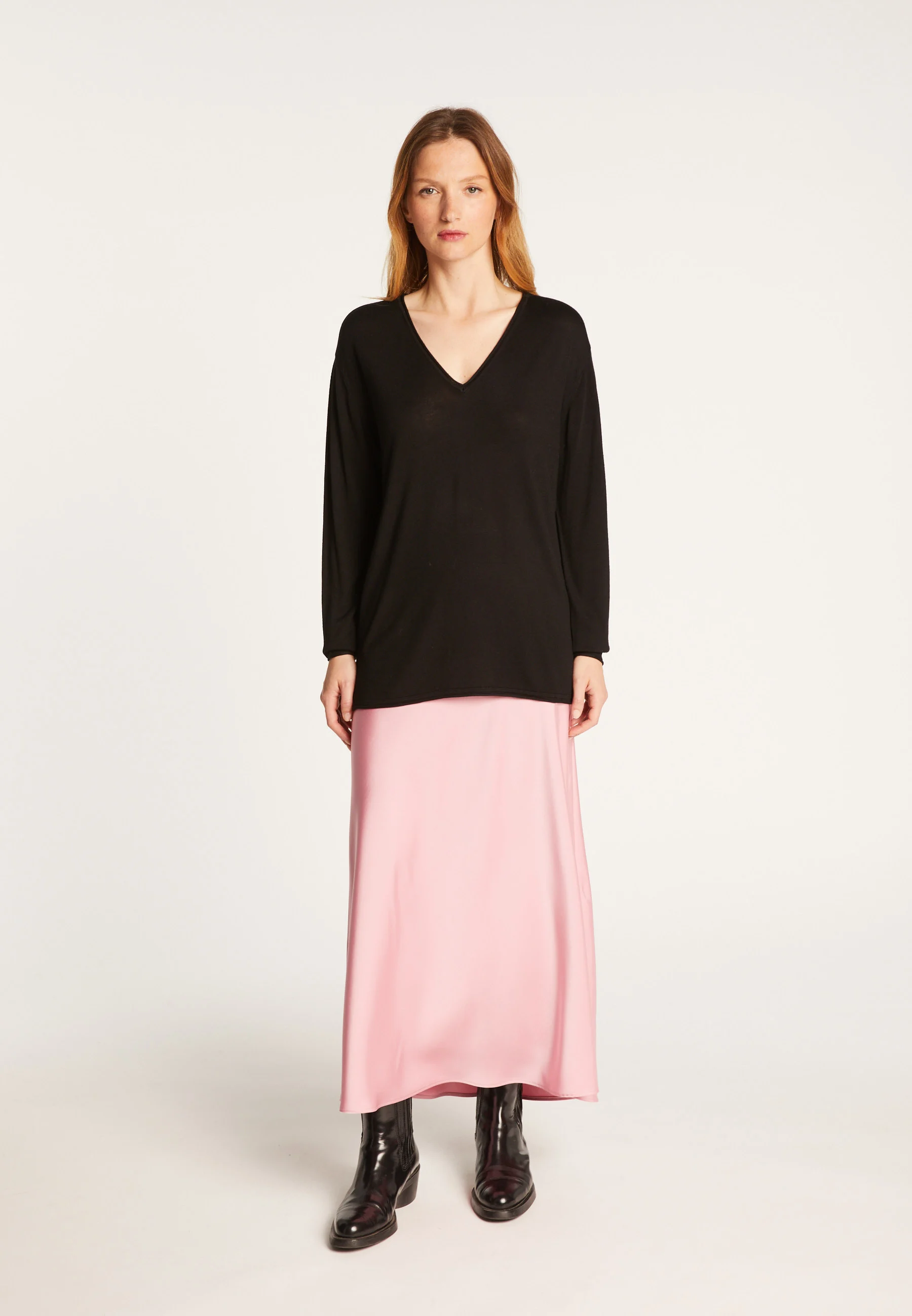 AELINEAH24 - T-shirt col v en fibre de bambou cachemire | Noir