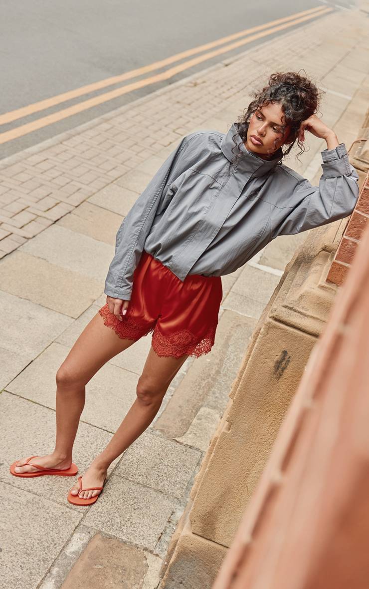 Orange Short En Satin À Cordon De Serrage Et Bordure En Dentelle