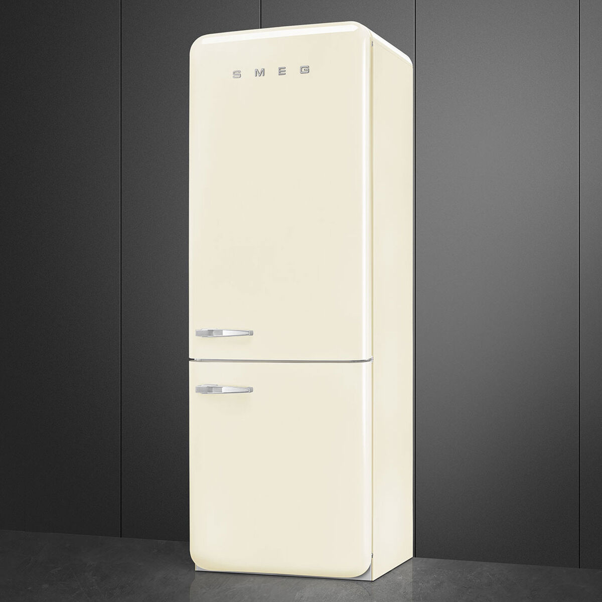 Smeg FAB38RCR6 Kombiskap høyrehengslet 70 cm, creme