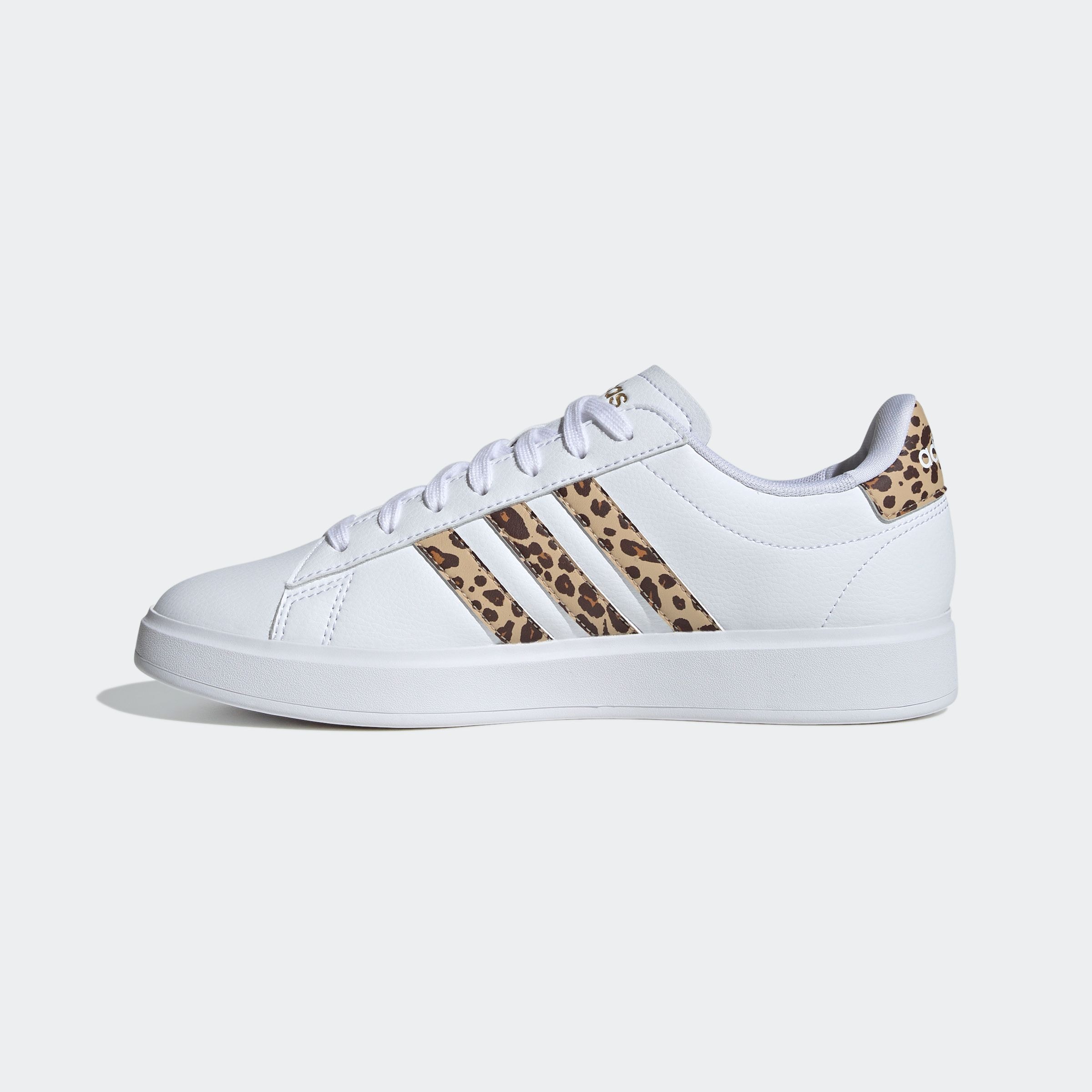 adidas Sportswear Sneaker »GRAND COURT 2.0«  mit Leo Print, Design auf den Spuren des adidas Superstar