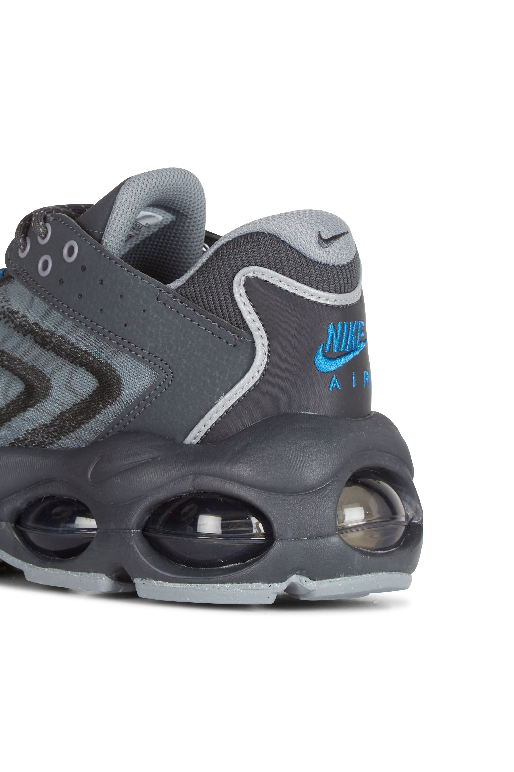 NIKE Baskets basses MAX TW 001 Gris