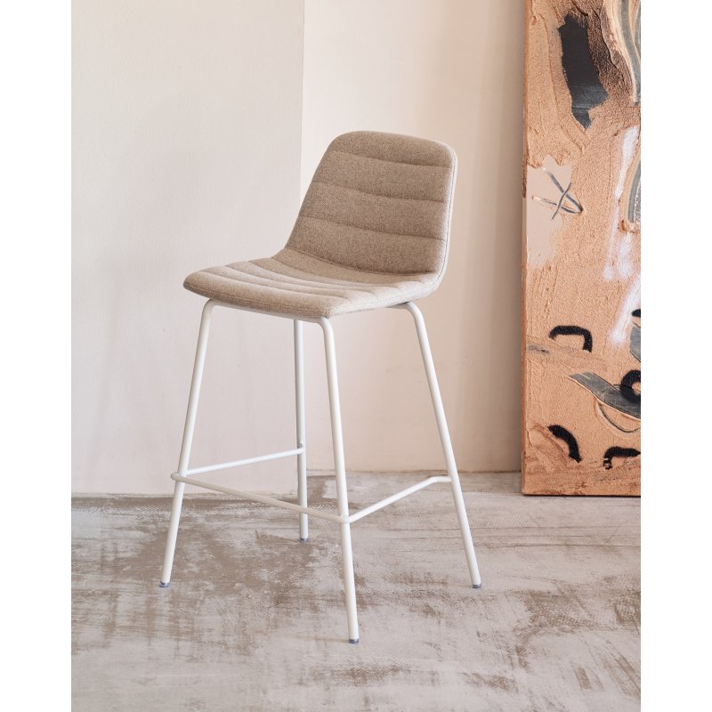 Tabouret  Zunilda en chenille beige et acier avec finition blanc mat hauteur 65 cm