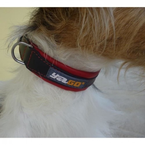 Coleira ajustável Yago em couro vermelho e preto para cães de porte médio.