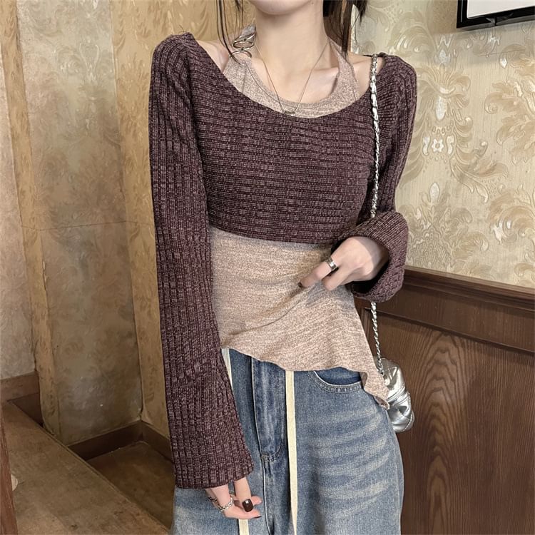 Allinya - Set: Uitlopende, geribbelde crop top met mouwen + asymmetrische haltertop