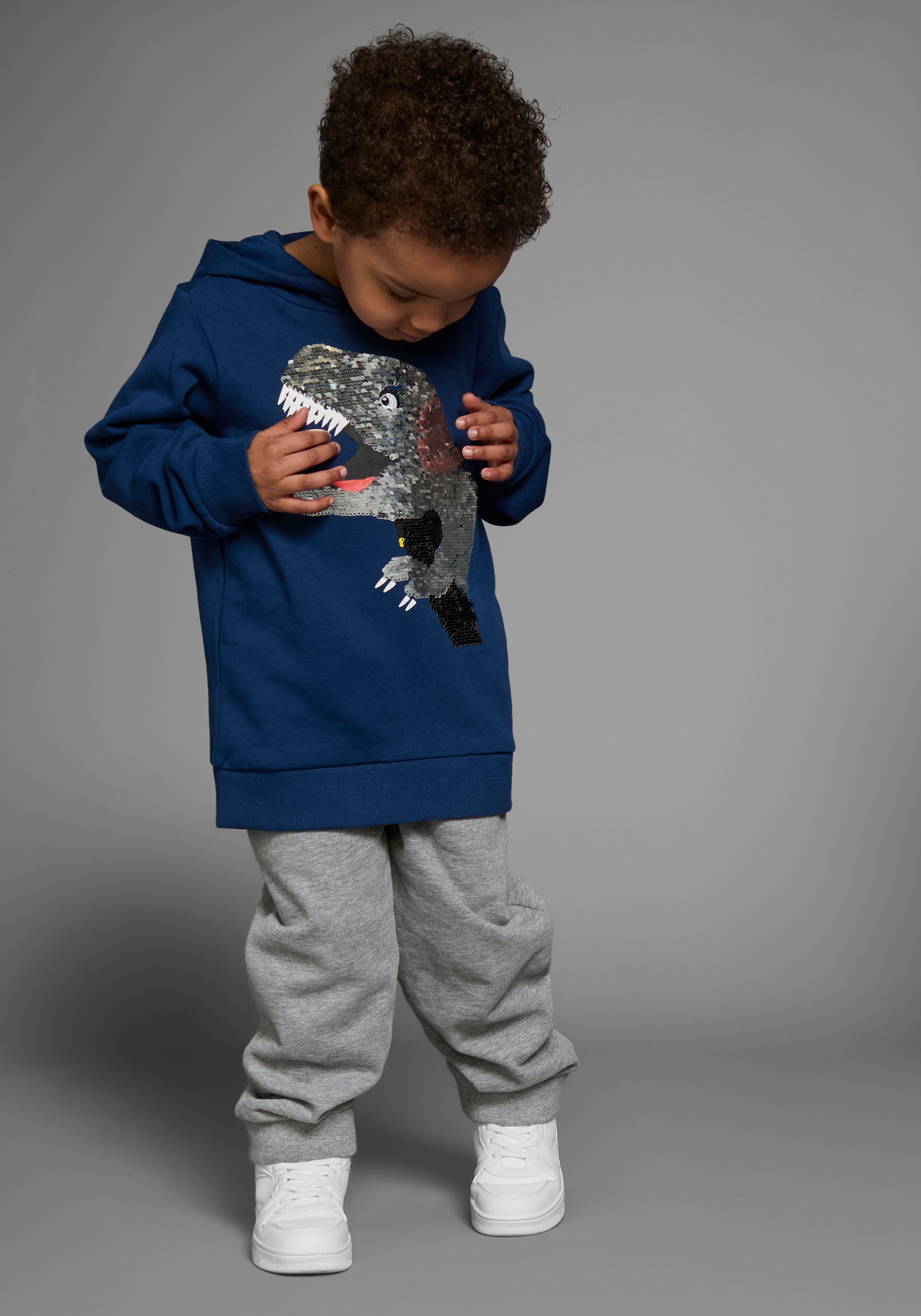 KIDSWORLD Kapuzensweatshirt »mit tollem Dino aus Wendepailletten«, Langarm,  Basic-Passform,  bedruckt,  aus  Baumwolle