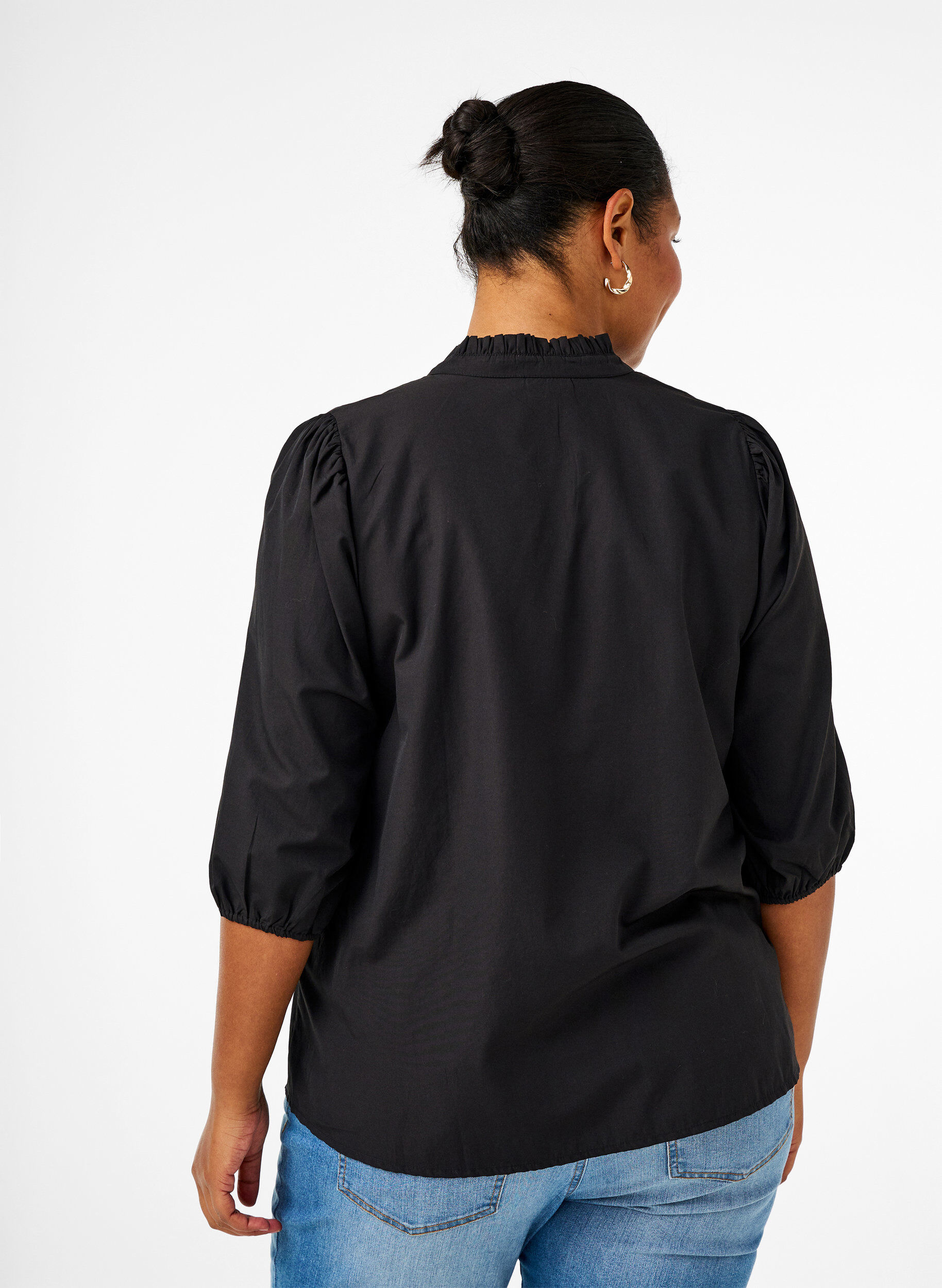 Skjortebluse med broderede blomster og 3/4 ærmer