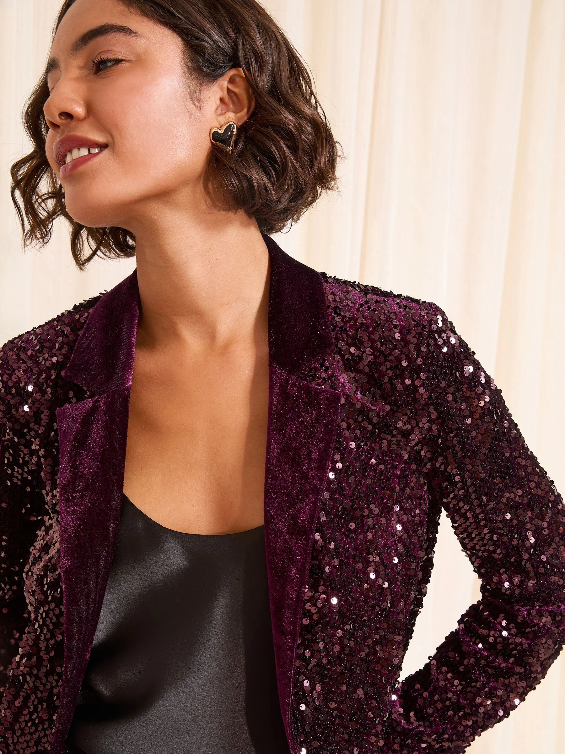 Bessenrood - Friends Like These - Fluwelen blazer met lovertjes