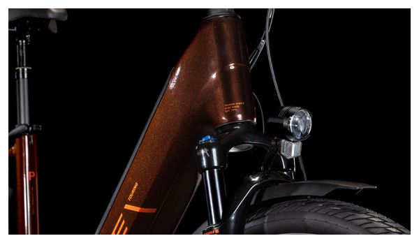 VTC Électrique Cube Touring Hybrid Pro 625 Easy Entry Shimano Cues 11V 625 Wh 700 mm Marron Orange Cinnamon 2025