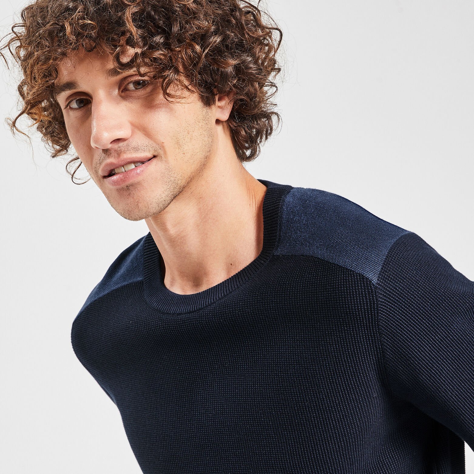 Pull à col rond et patch épaule Bleu moyen