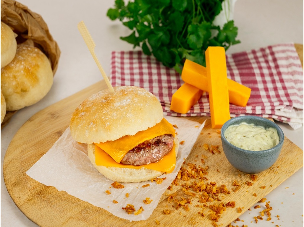 HAMBURGUER COM QUEIJO CHEDDAR SABORES AUCHAN UN