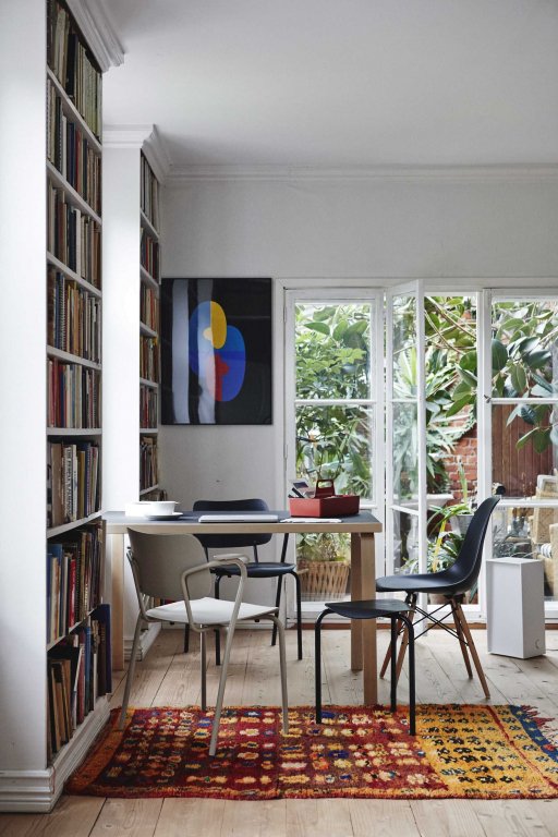 Vitra Eames DSW stoel met essen onderstel, Pebble