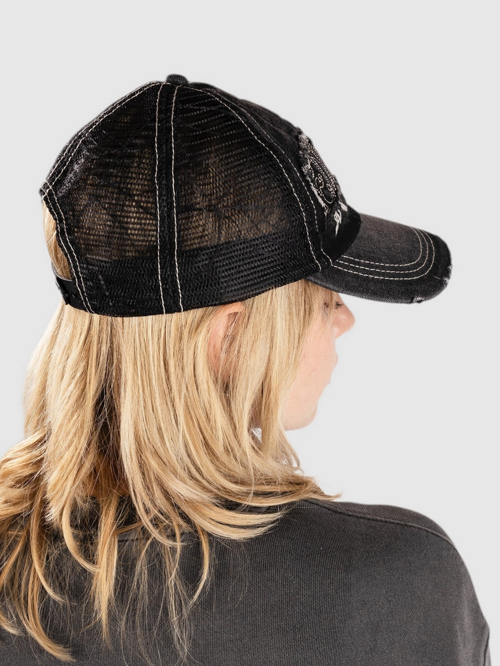Empyre Entanglement Trucker Cap black