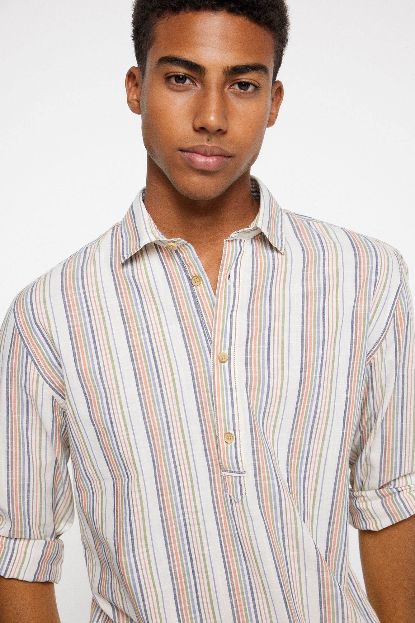 Camisa polo listrada leve