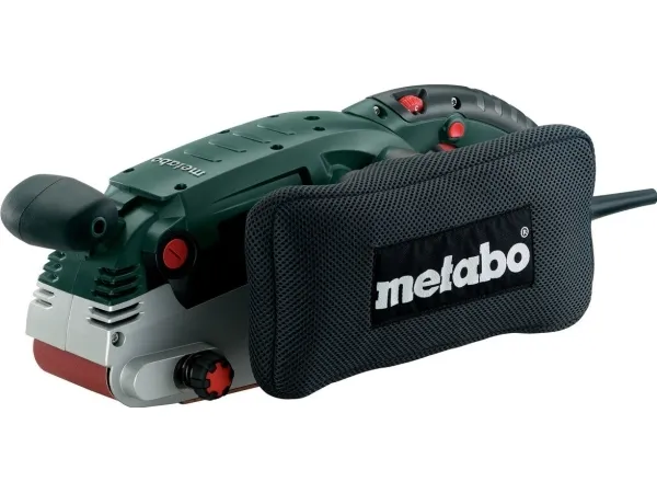 Metabo BAE 75. slibemaskine type: båndsliber, støvbeholder type: støvpose. effekt: 1010 W. vægt: 4,7 kg, slibeplade størrelse (BxD): 75 x 533 mm, slibeplade fastspændingssystem: 85 x 150 mm (600375000)