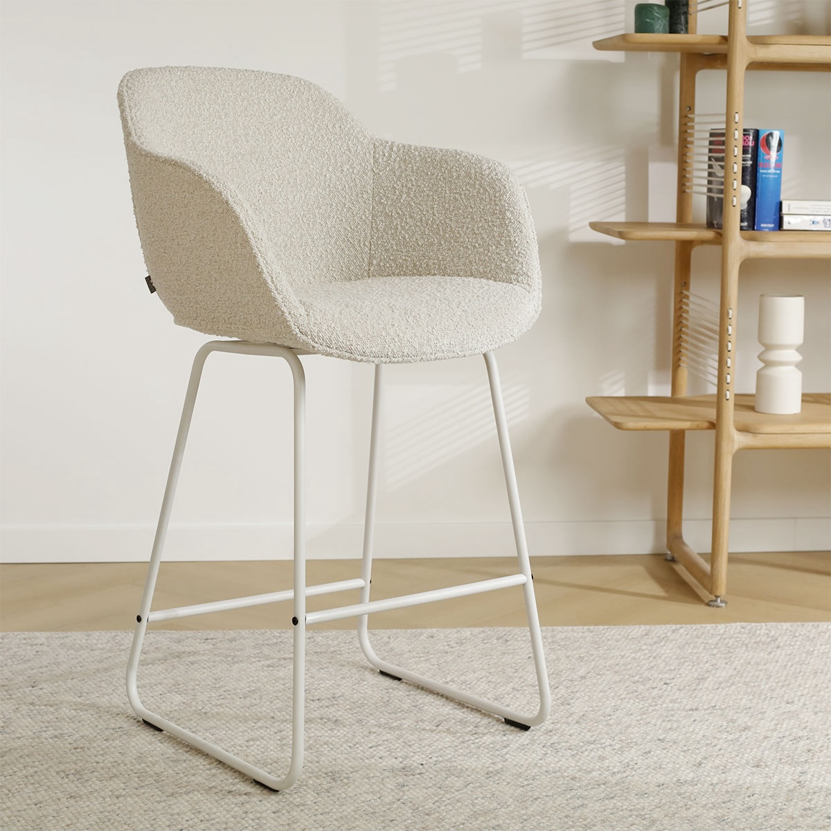 Barkruk Nino-Mare bouclé beige - wit onderstel - 75 cm