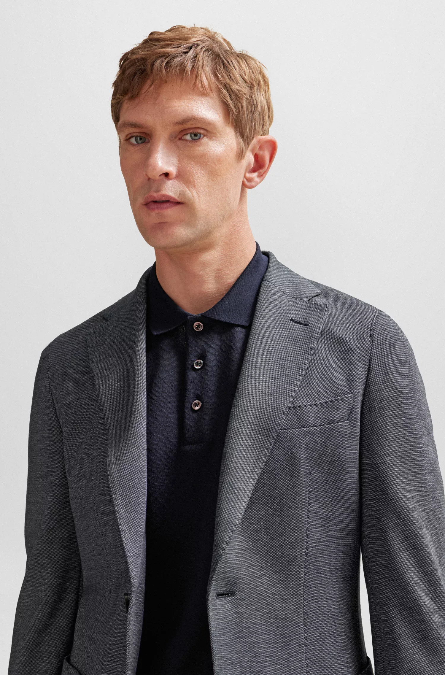 Jaqueta BOSS cor camelo, corte slim, em algodão, cashmere e seda.