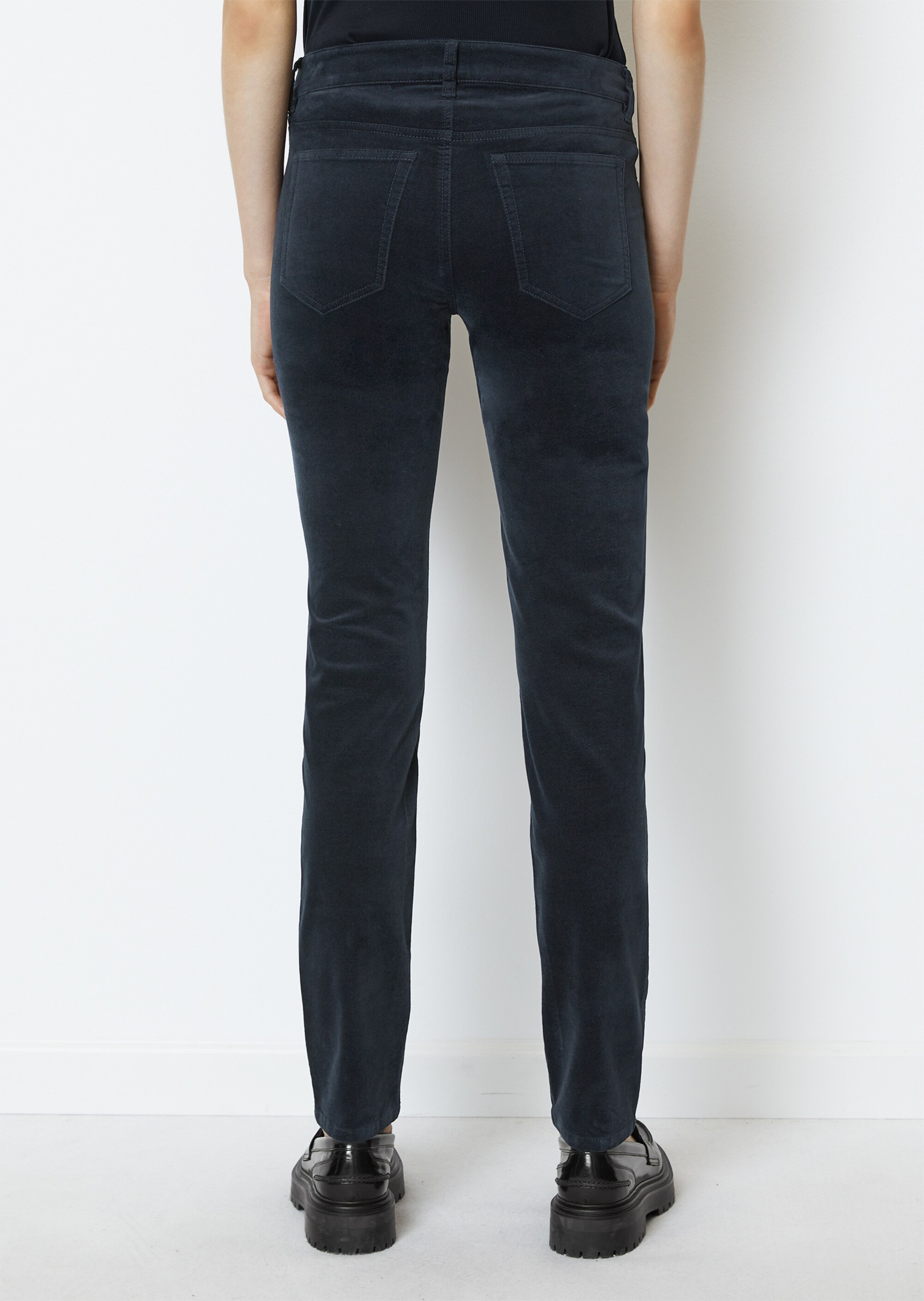 Hose LULEA slim aus stretchigem Samt
