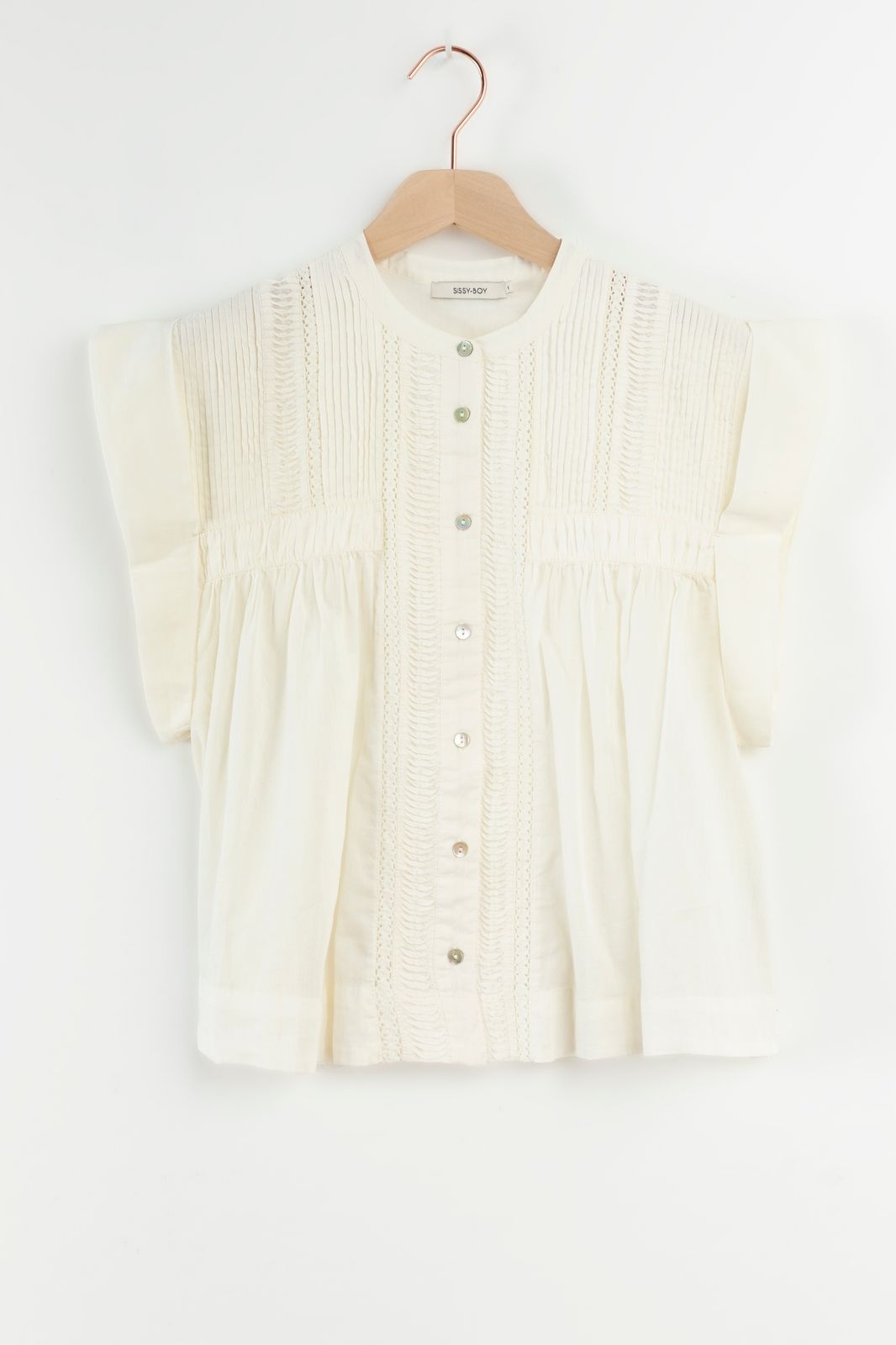 Off-white mouwloze blouse met pintuck details