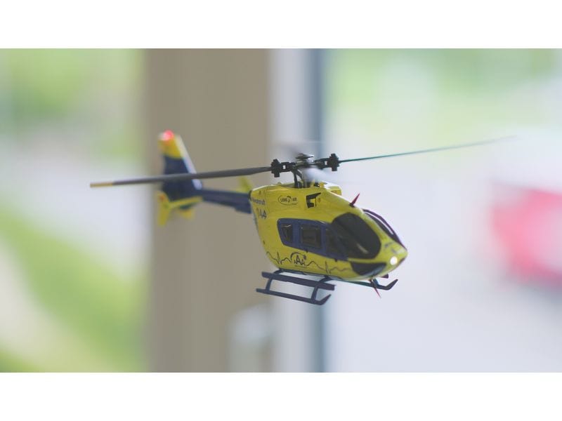 Amewi Helikopter AFX-135 Alpine Air Ambulance 4-Kanal, RTF Kleiner Scale Heli mit 4-Kanal Steuerung für Einsteiger und Fortgeschrittene Piloten