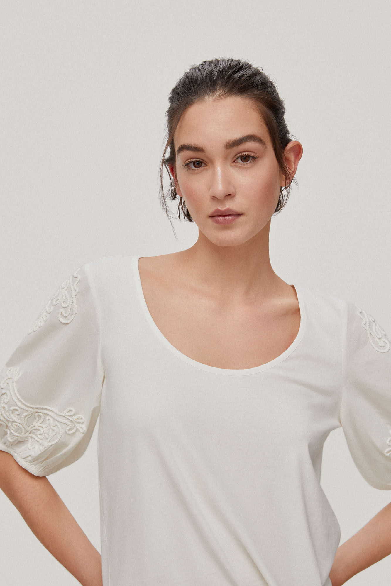 Camiseta combinada bordada - Bege
