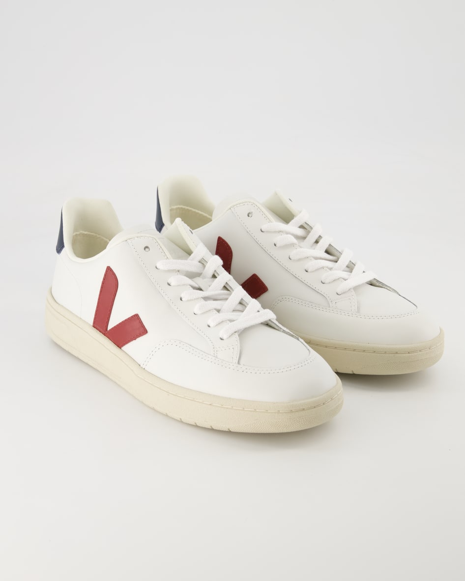 Veja V-12 Sneaker in Weiß