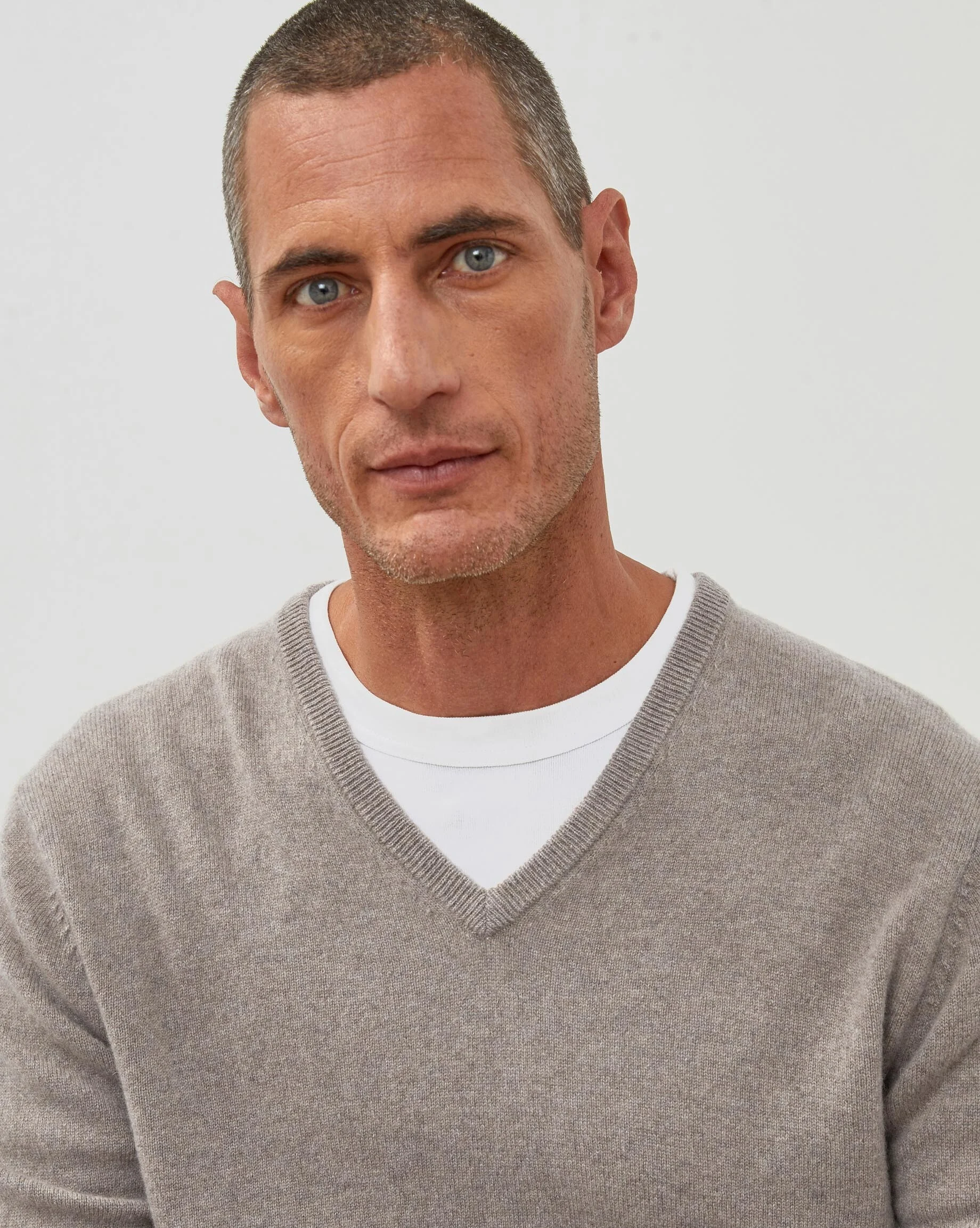 Pull homme col v en cachemire 2 fils | Beige