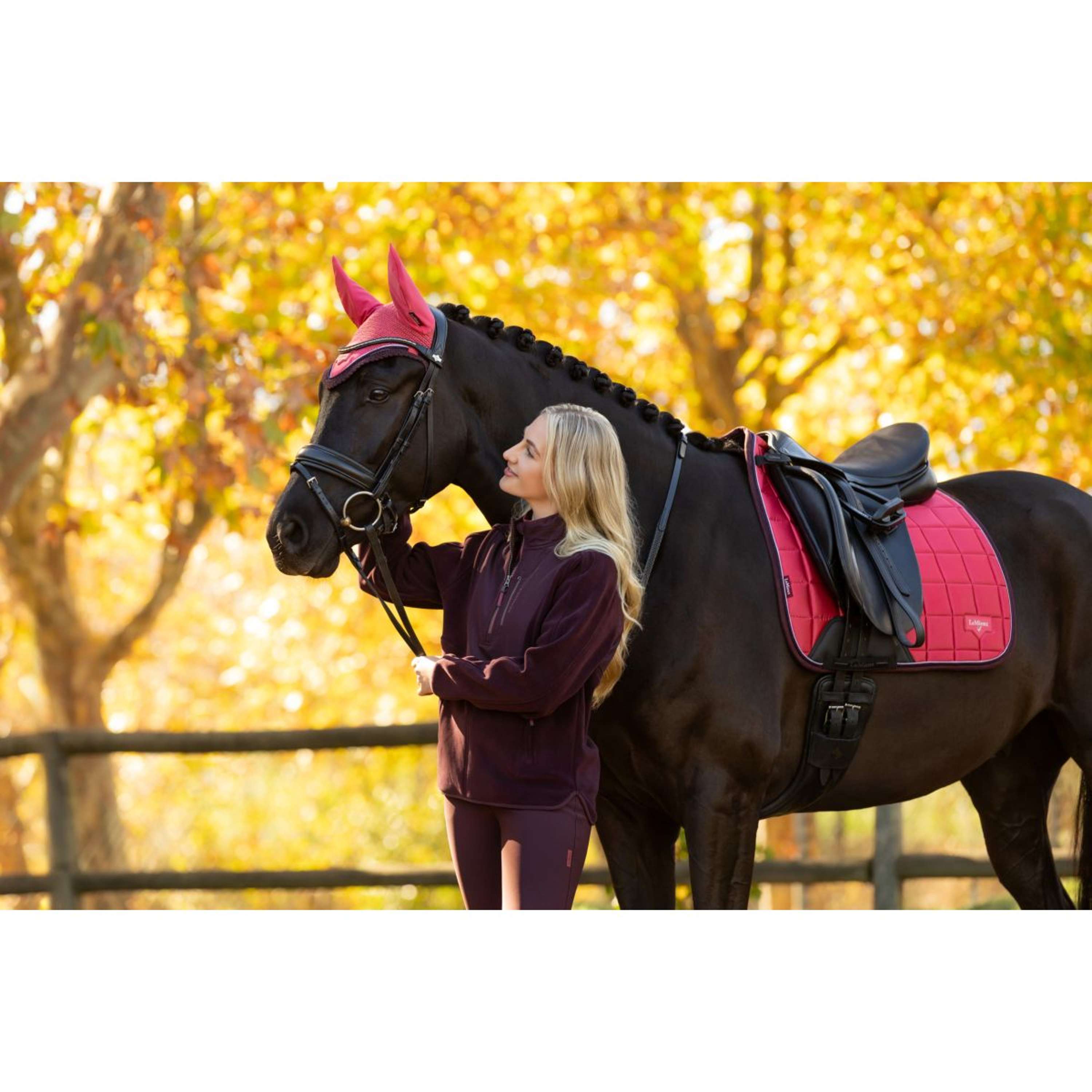 LeMieux Zadeldekje Loire Classic Dressuur Cranberry