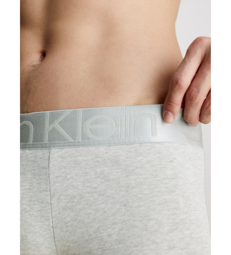 Pacote com 3 cuecas boxer Calvin Klein Steel Cotton nas cores rosa, cinza e verde.