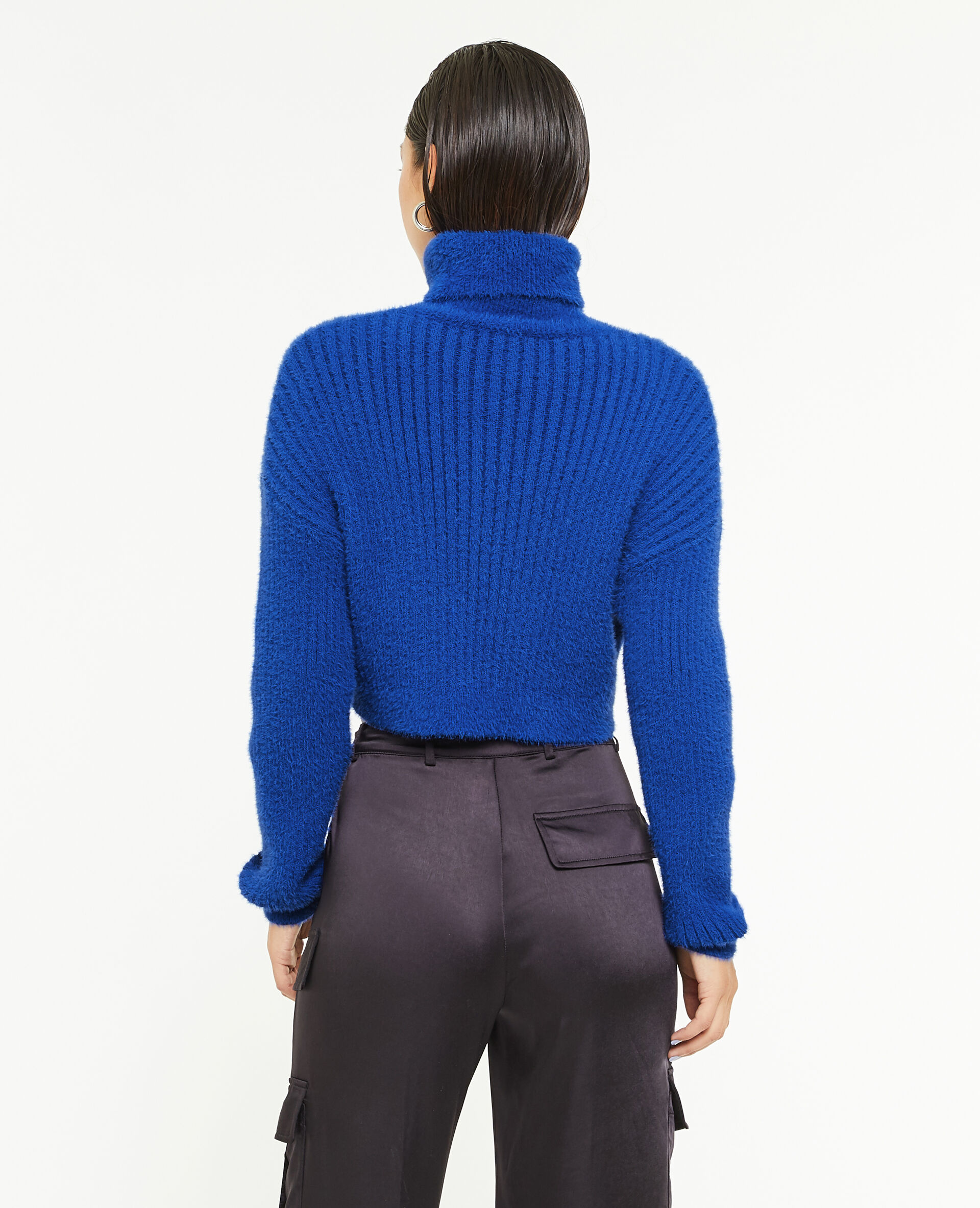 Pull court col roulé en maille fluffy - Bleu électrique