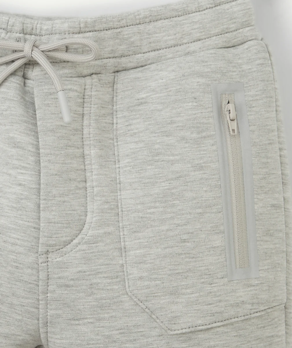JOGGING GARÇON GRIS AVEC DÉTAILS RÉFLÉCHISSANTS
