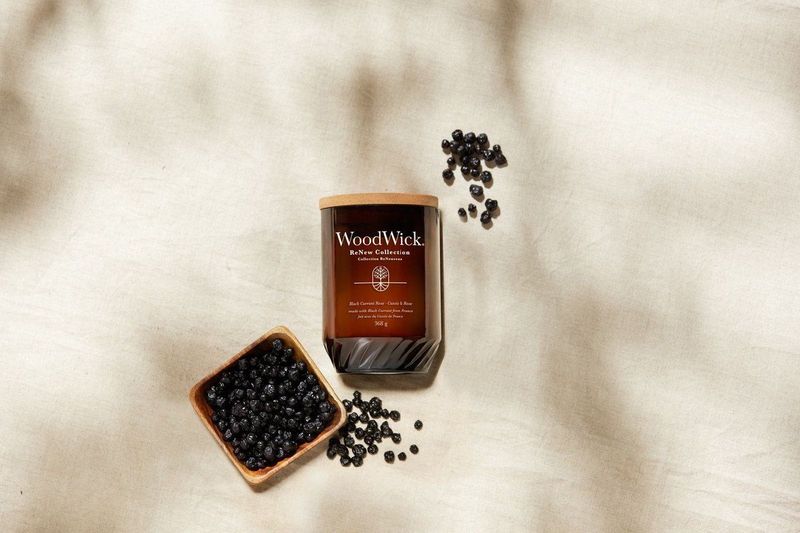 WoodWick - ReNew Candle - Zwarte Bessen & Rozen - Houten Lont