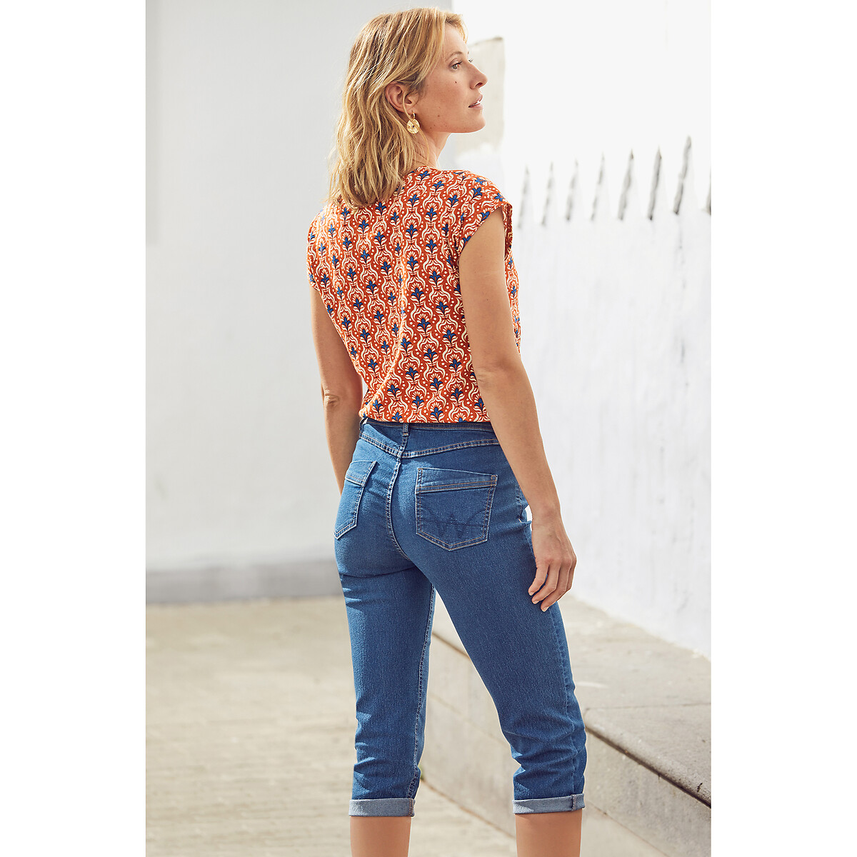 ANNE WEYBURN<br>Calça jeans 3/4 em denim elástico