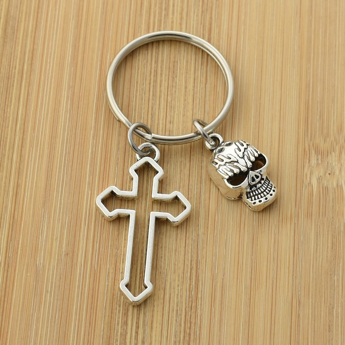 Porte-clés croix tête de mort argenté