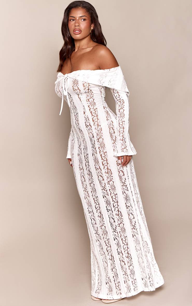 Blanc Robe Maxi En Dentelle À Manches Longues Et Col Bardot Ajustée