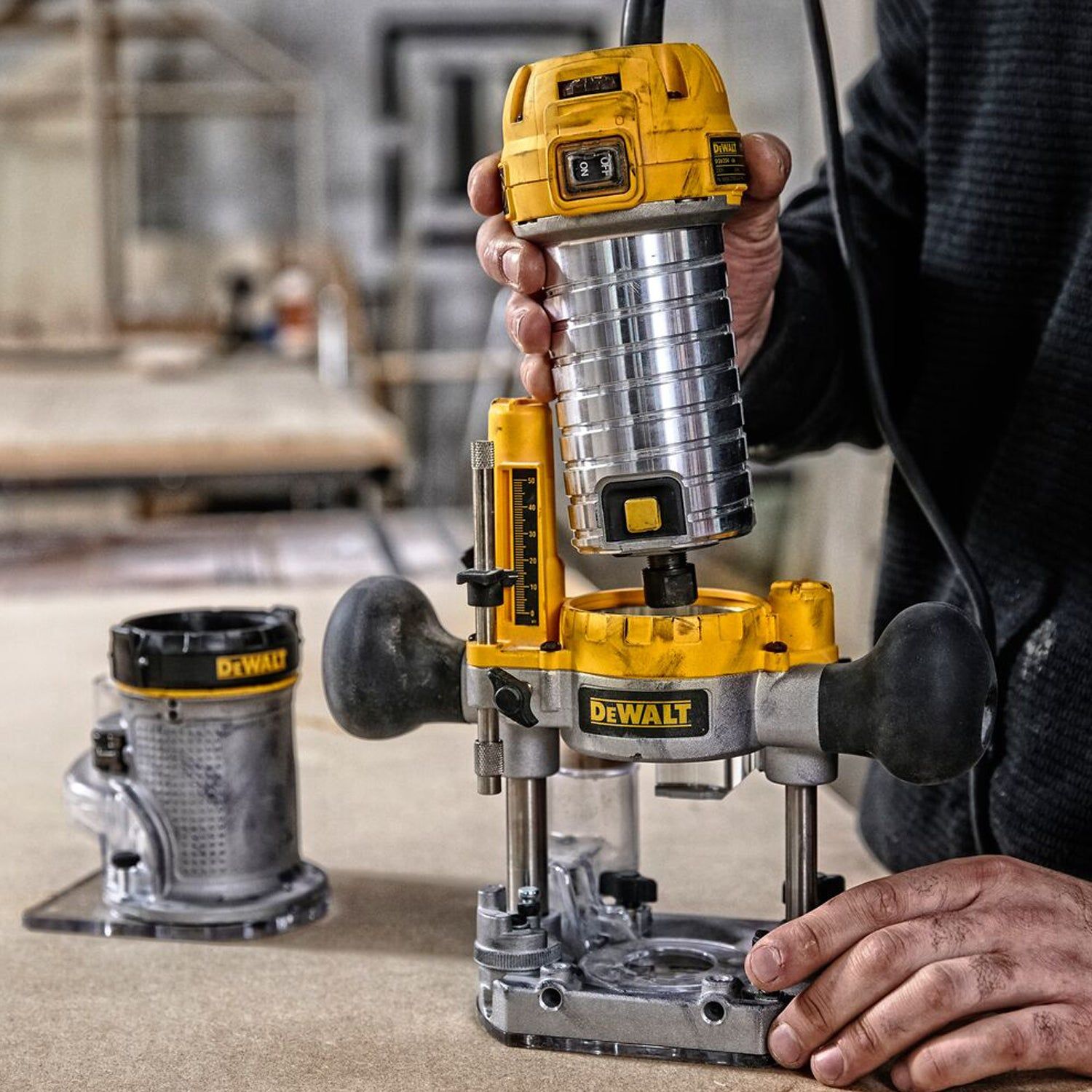 DeWALT D26204K Bovenfrees / kantenfrees 900W 8mm