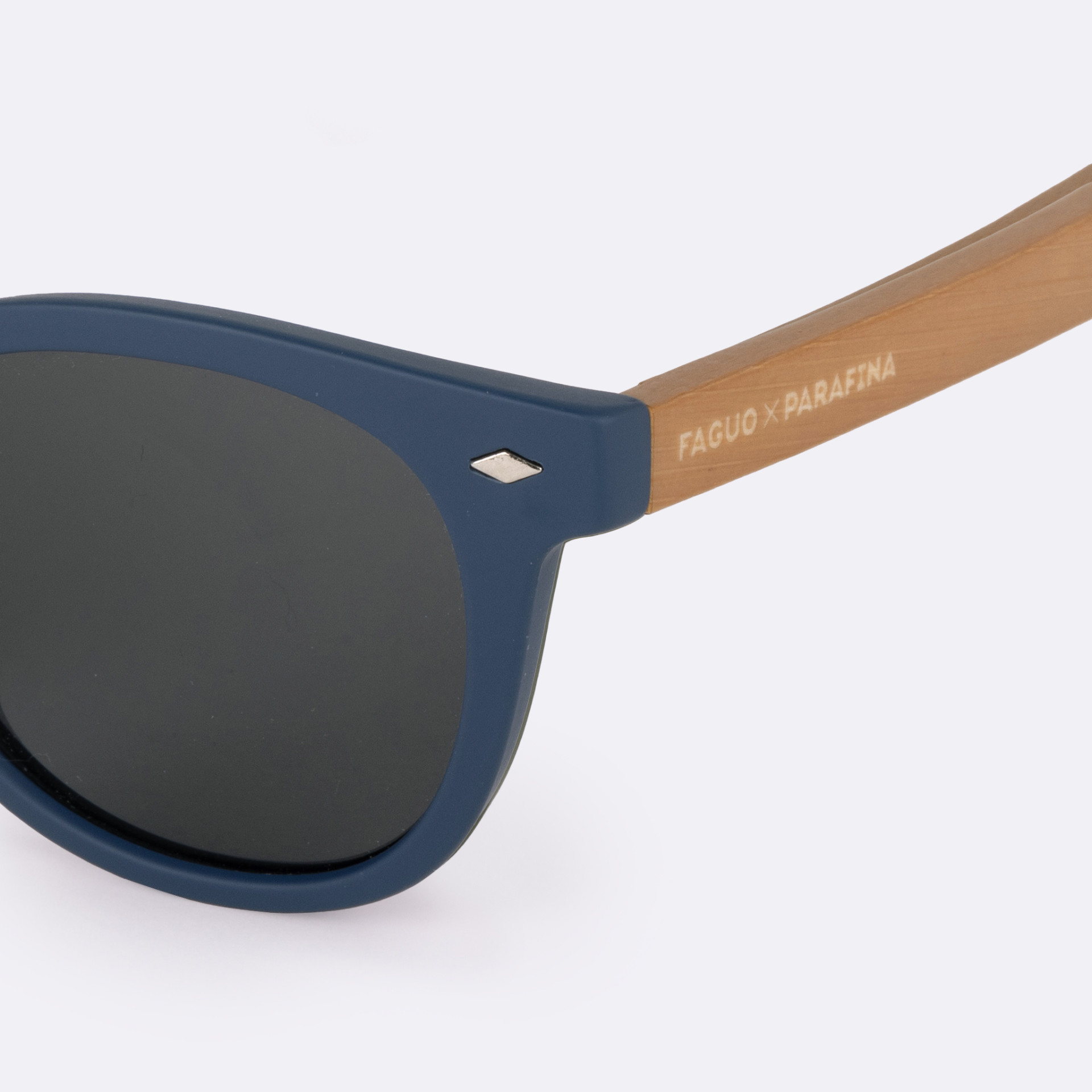 Lunette de soleil bleues plastique recyclé et bambou organique - modèle sunglass