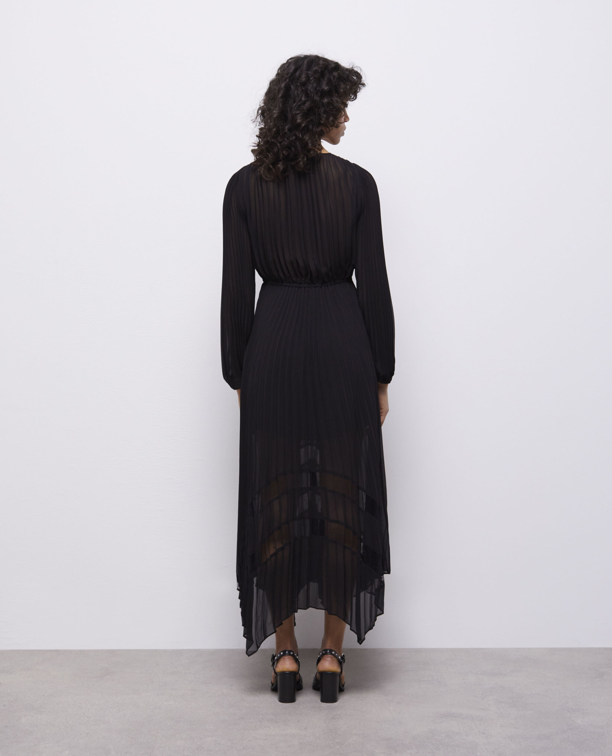 Robe longue plissée noire