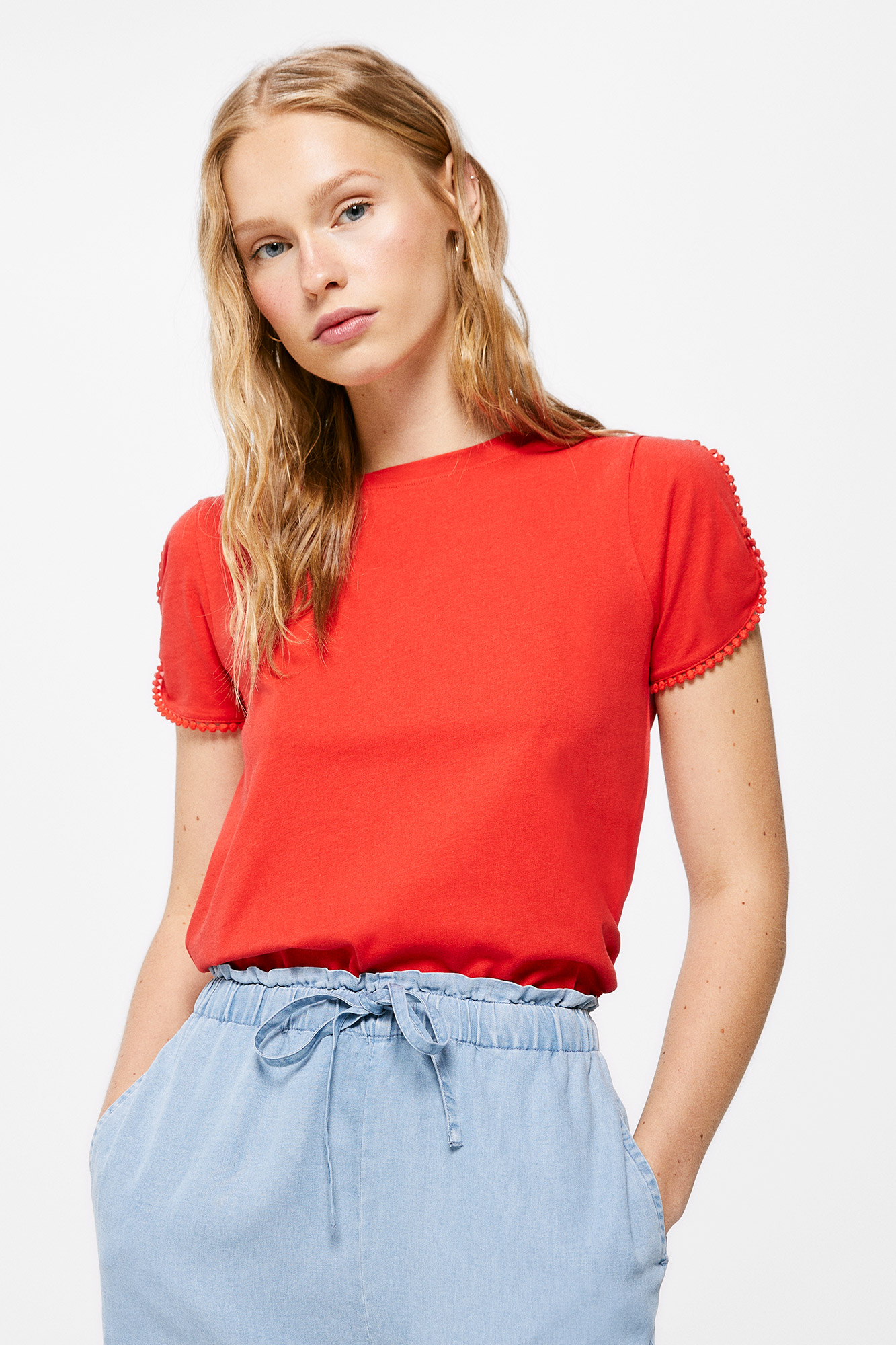 Camiseta Tulipa com Mangas de Renda