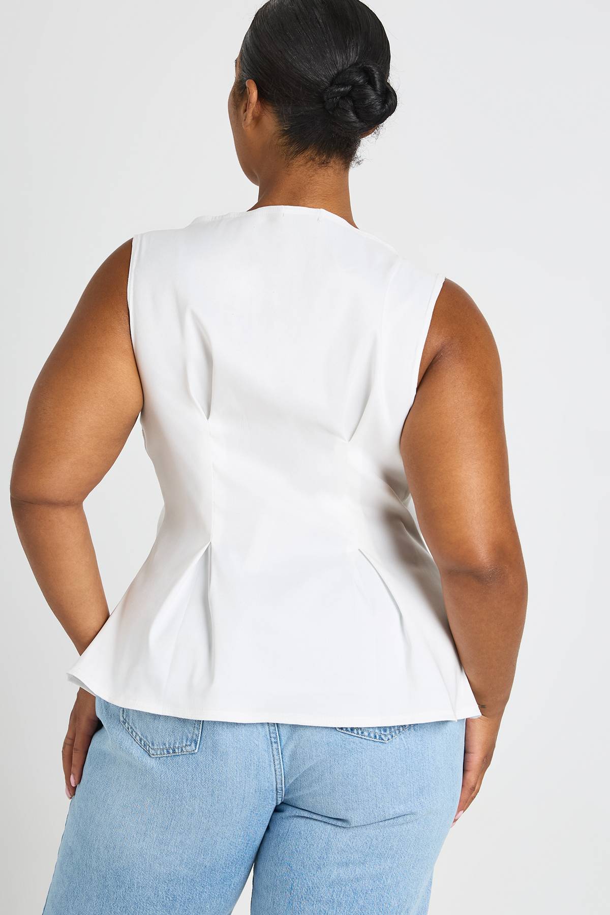 boohoo Haut Grande Taille Sans Manches En Bengaline Avec Taille Cintrée