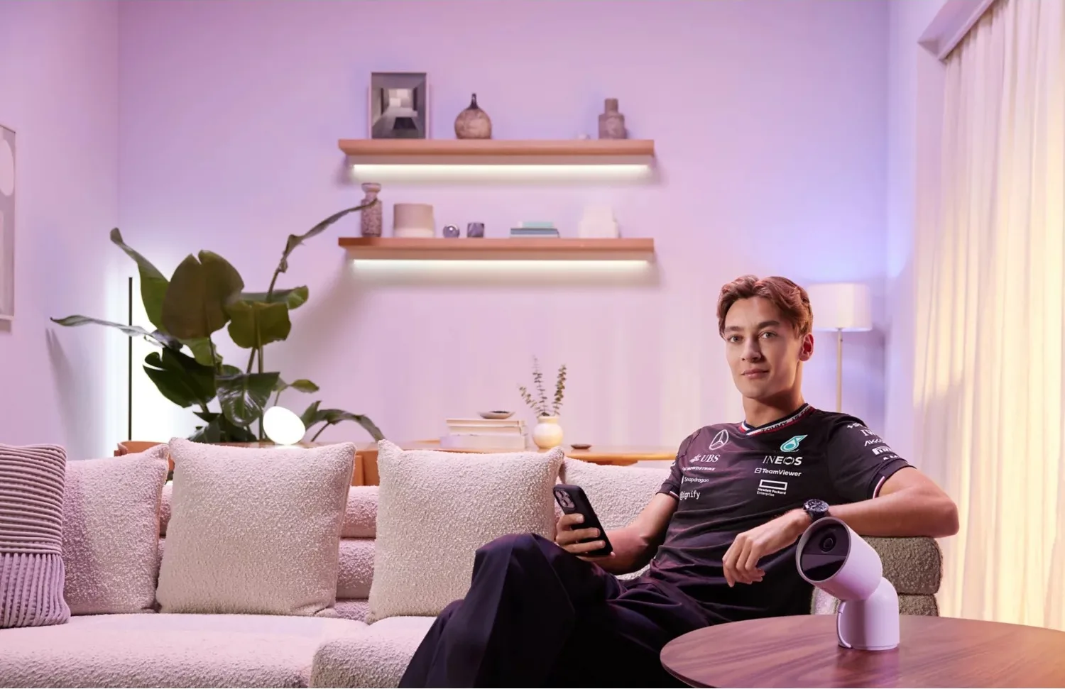 Philips Hue Secure caméra filaire avec support Blanc Caméra de surveillance